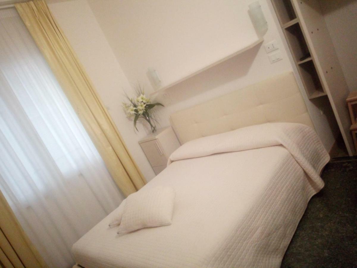 圣贝内代托-德尔特龙托Officina Urban Sleep住宿加早餐旅馆 外观 照片